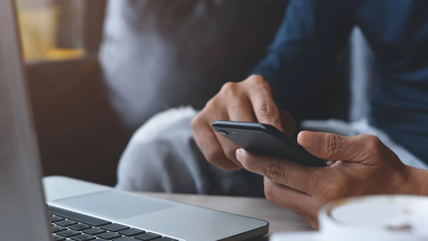 Presentan un proyecto que prohíbe comunicaciones de empleadores hacia sus dependientes fuera del horario de trabajo