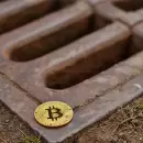 Pese al desplome de precios y el rechazo popular, Bukele ratifica su aventura bitcoinera