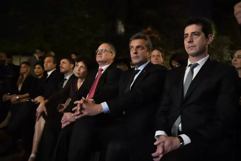 Massa con el embajador Eyal Sela y el ministro Wado de Pedro