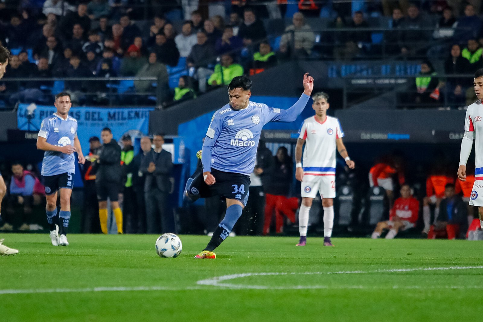 Belgrano venció a Argentinos Jrs. con un hombre menos y sigue sumando | Canal Showsport