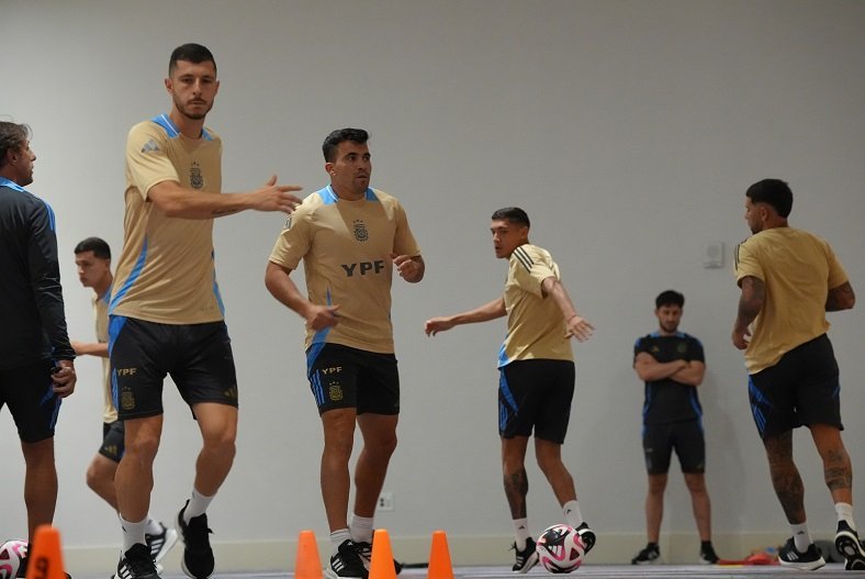 La Selección Argentina trabajó en uno de los salones del hotel donde se encuentra concentrada | Canal Showsport
