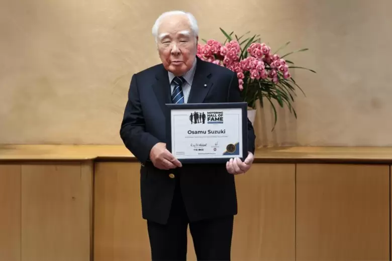 En 2002, Suzuki fue promovido al Salón de la Fama del Automóvil de Japón.