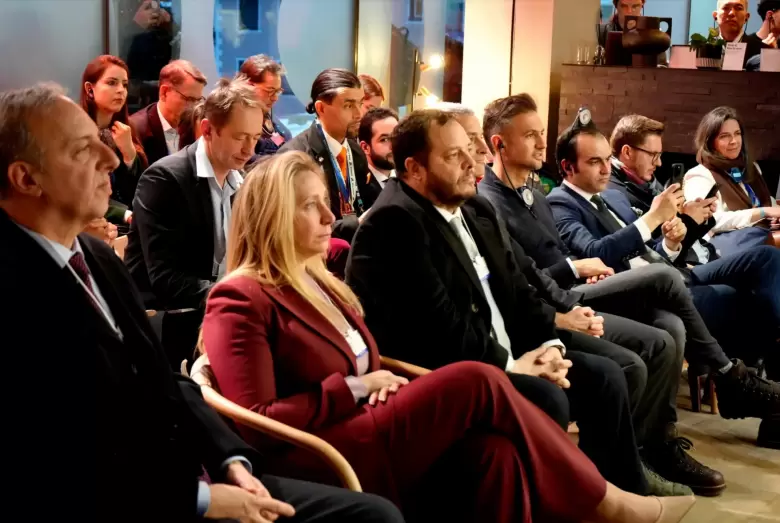 Karina Milei escuchó a Javier Milei en la entrevista en Bloomberg