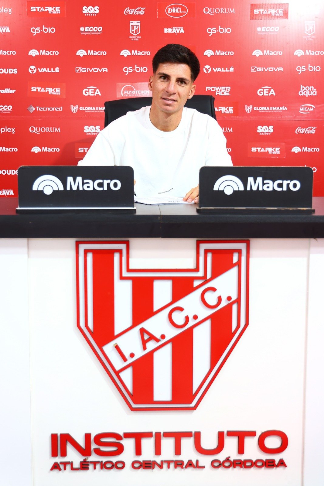 Llegó primero: Francis Mac Allister es nuevo refuerzo de Instituto | Canal Showsport