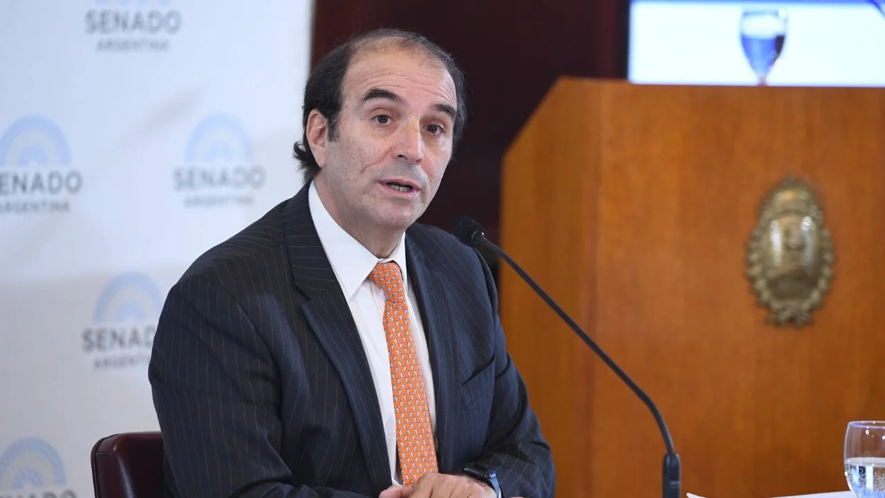 El Gobierno presentó un per saltum ante la Corte para frenar la suspensión de Manuel García-Mansilla