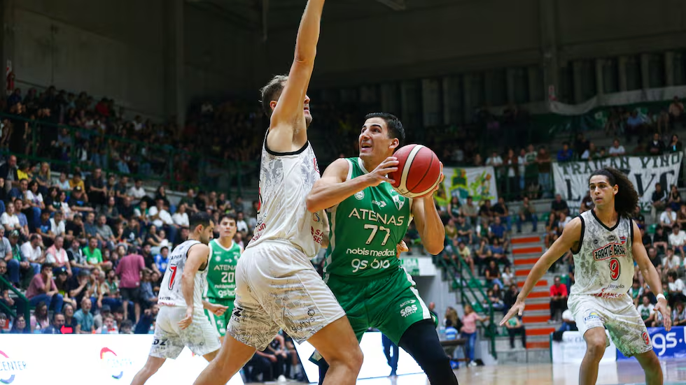 En el aniversario, Atenas perdió ante Zárate Basket por 96 a 94 | Canal Showsport