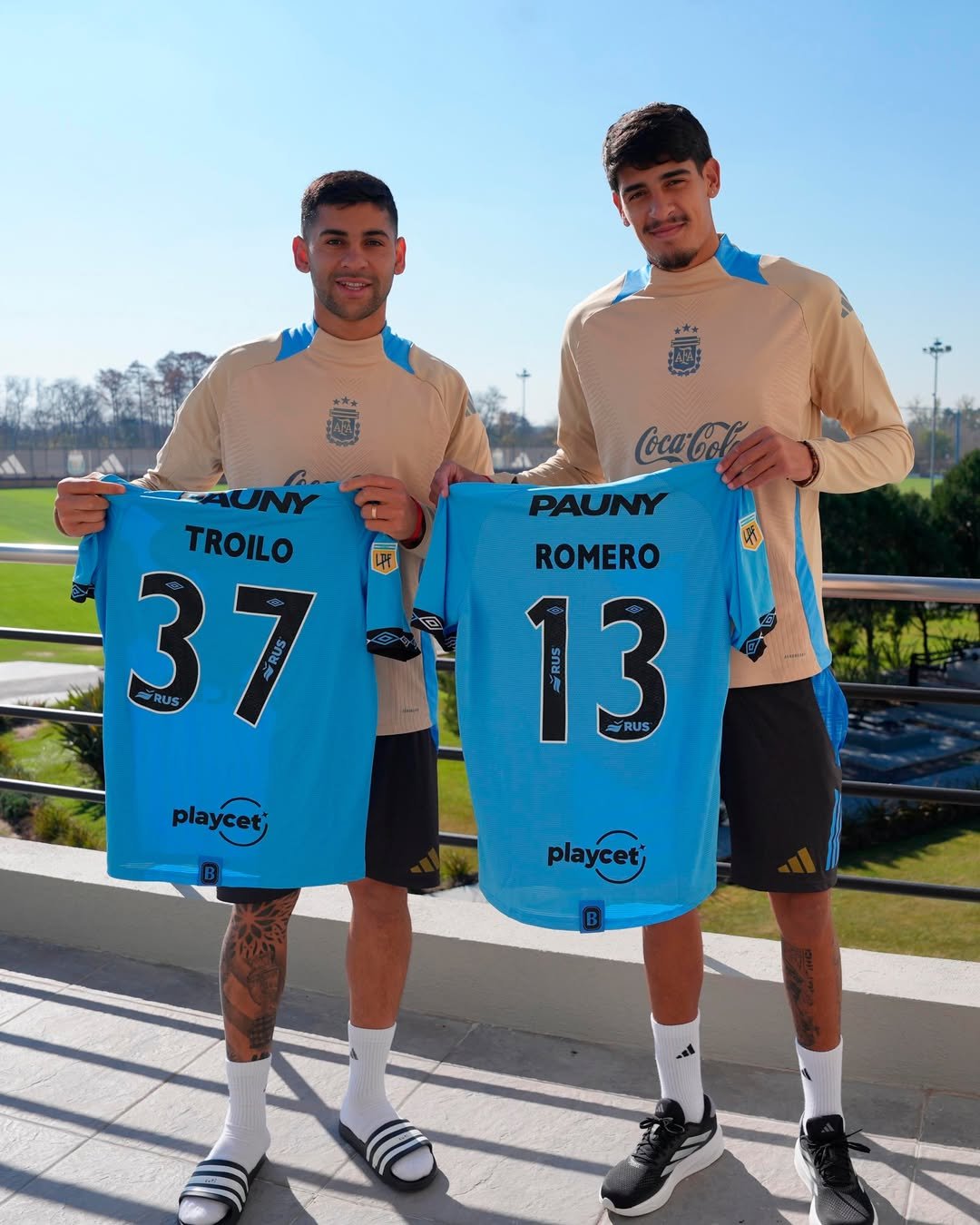 "ADN pirata de Selección": Cristian Romero y 'Nano' Troilo posaron con la camiseta de Belgrano | Canal Showsport