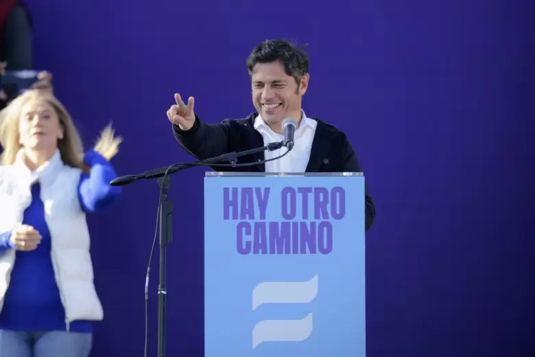 Kicillof lanza su ofensiva política con un mensaje claro: quiere liderar el armado opositor a Milei y marcar distancia con Cristina.