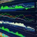 Suben los bonos en dólares y baja el riesgo país