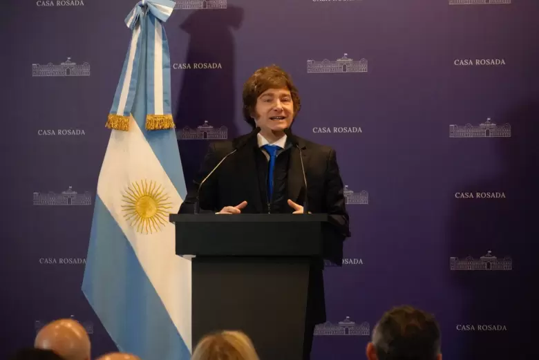 Milei reunión 100 diputados y senadores Casa Rosada