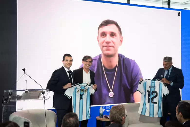 La AFA no se detiene: estrategia global, emoción en las alturas y un cierre inesperado que hizo estallar la sala.