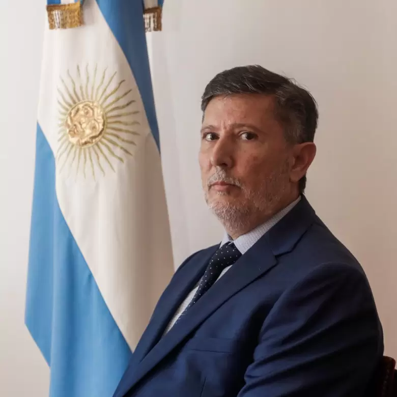 El presidente Javier Milei designó a Cristian Auguadra como nuevo titular de la Secretaría de Inteligencia de Estado (SIDE).