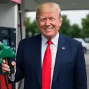 Trump propone reducir las normas de ahorro de combustible para impulsar los vehículos a combustión