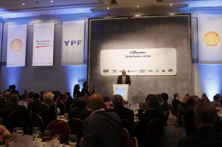 El presidente del IAPG insistió en que Argentina está encaminada hacia 1,5 millones de barriles diarios, con inversiones por U$S 30.000 millones.