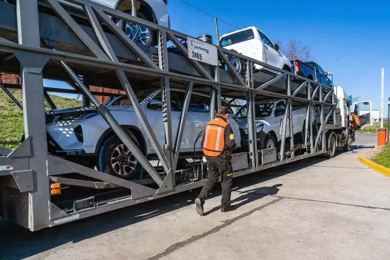 Toyota exporta Hilux y SW4 a más de 20 países de América.