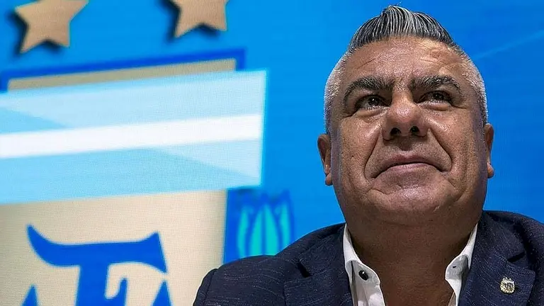 Siete propiedades, vehículos y más de $800 millones al año: así es la declaración jurada de "Chiqui" Tapia