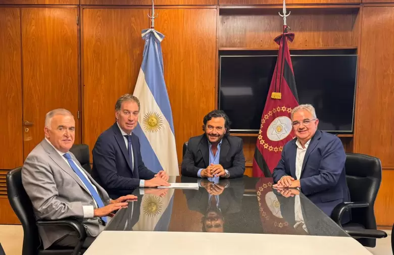 Osvaldo Jaldo, Diego Santilli, Gustavo Sáenz y Raúl Jalil se reunieron en la Casa de Salta para dialogar sobre el artículo 191 de la reforma laboral