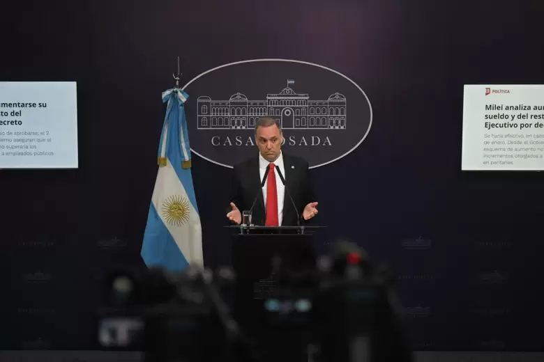 Adorni durante la conferencia de prensa de este martes