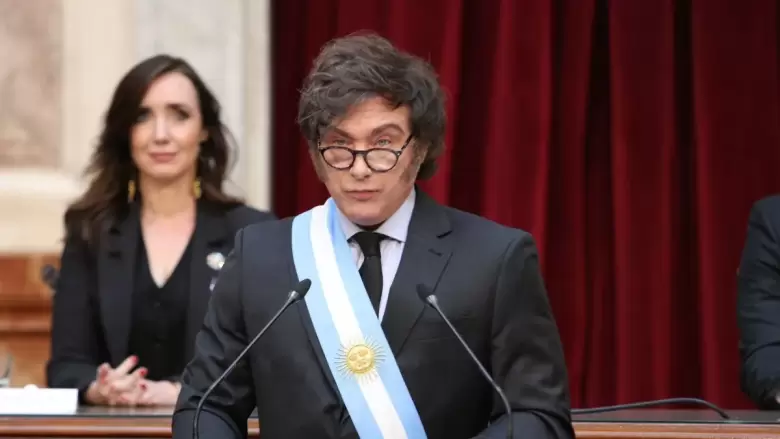 javier-milei-firmo-el-decreto-y-convoca-legisladores-casa-rosada-foto-presidencia