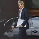 Caputo insistió en que en Argentina "no se fabrican autos" y cargó contra Kicillof