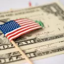 En doce meses, el dólar bajó más de 10% contra una canasta de monedas