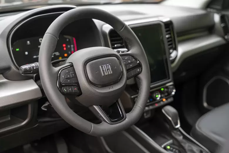 El interior estrena nueva estética y equipamiento de tecnología y confort.