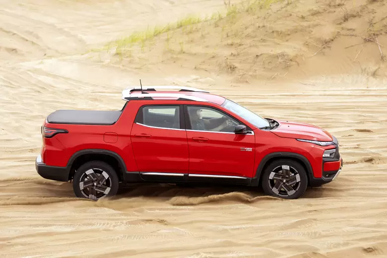 La Fiat Toro se comercializa con motores turbo nafta y turbo diesel, ahora con el Multijet 2.2.