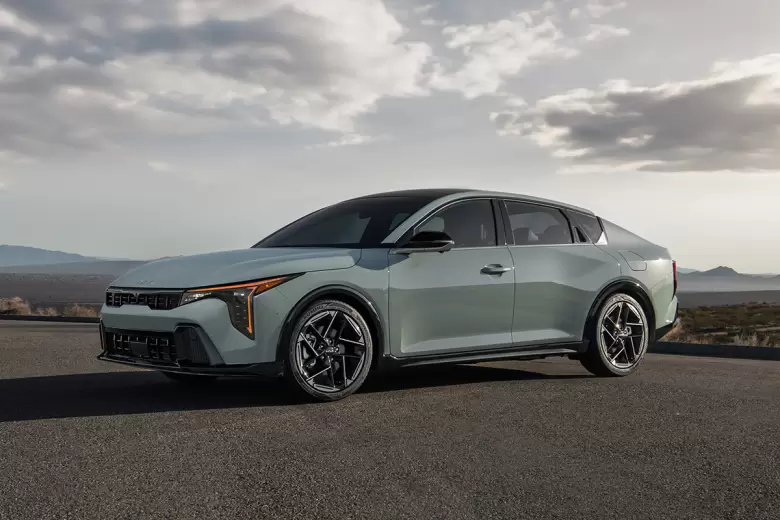 En un primer momento llegará sólo en silueta sedán y más adelante se sumará la cross.