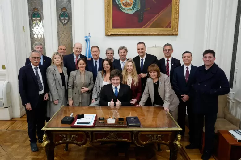 El Gobierno acompañó a Manuel Adorni al Congreso