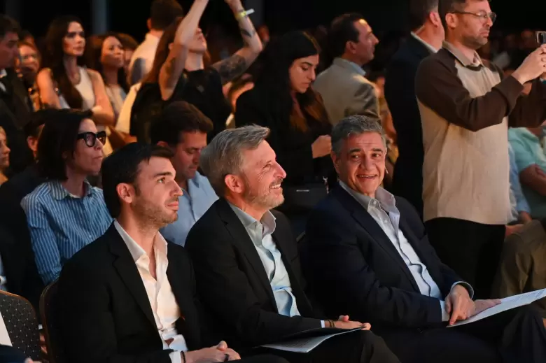 Los gobernadores Ignacio Torres (Chubut), Rogelio Frigerio (Entre Ríos) y Jorge Macri (CABA) en la cumbre del PRO en Parque Norte