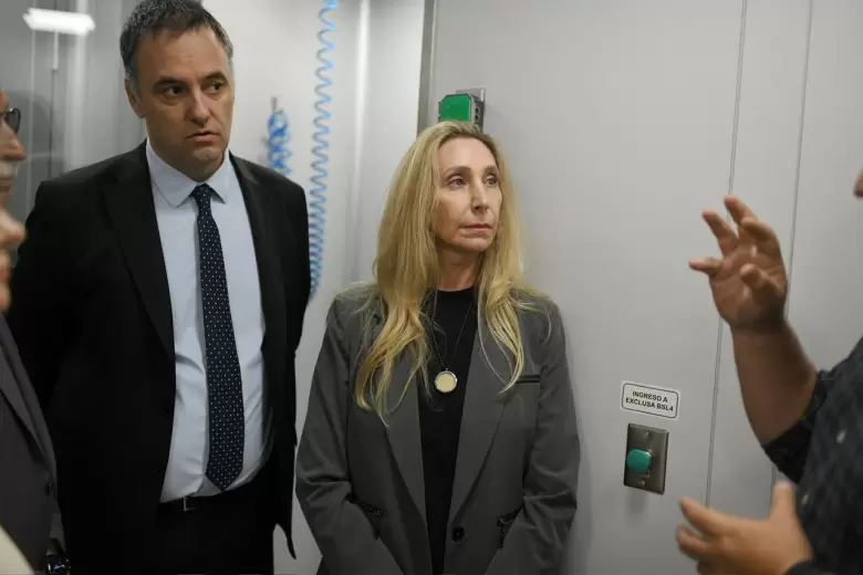 Mario Lugones, Karina Milei y Manuel Adorni encabezaron una recorrida en el Instituto Malbrán