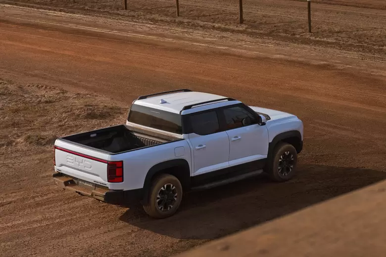 Es la más grande en dimensiones de todas las pick-ups mide size del mercado local.