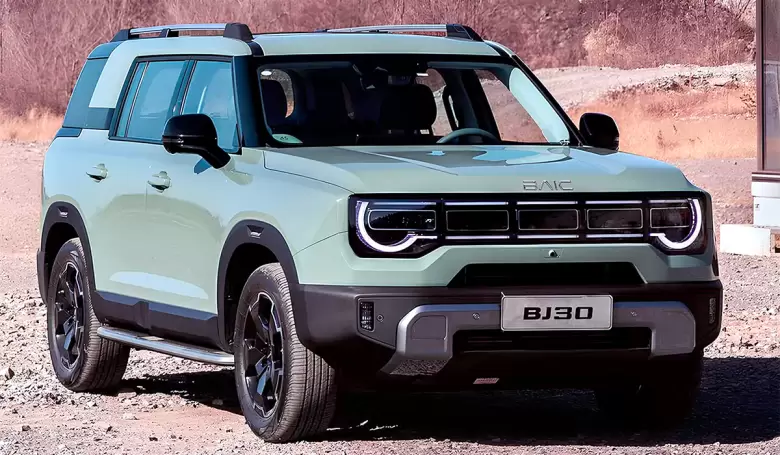 La BAIC BJ30, un SUV híbrido chino, parece no tener techo, mérito de su importador.