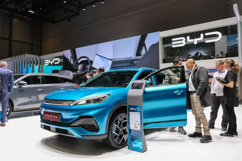 BYD se afianza como líder en ventas de autos 100% eléctricos a nivel mundial.