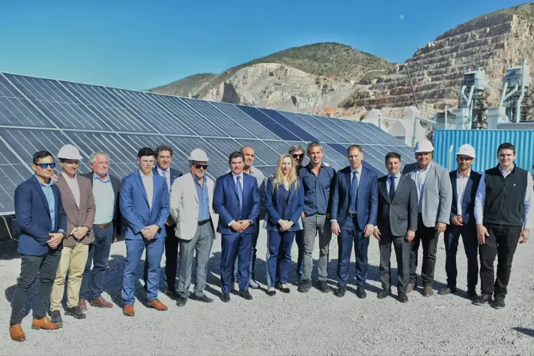 Karina Milei, recorrió la planta Caleras San Juan S.A. junto a su mesa chica