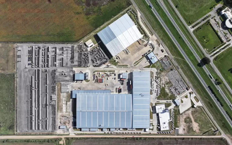 Construido en un predio de 20 hectáreas de superficie, el nuevo Centro Industrial Zárate alberga la producción de los camiones Atego y Accelo.