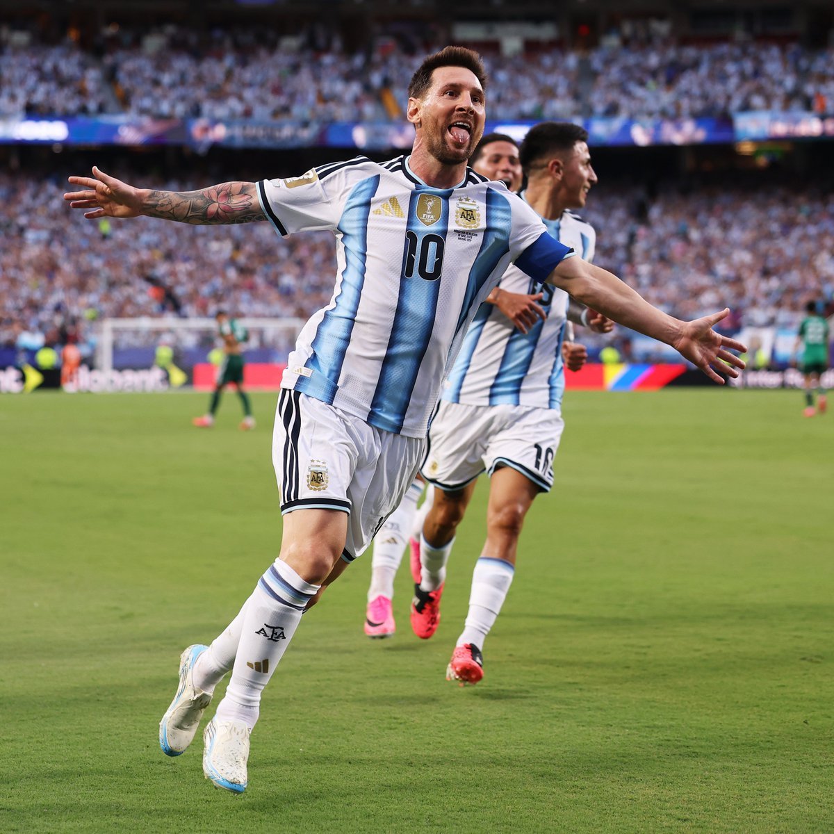 Messi hizo historia en el debut: alcanzó a Klose con un triplete inolvidable • Canal C