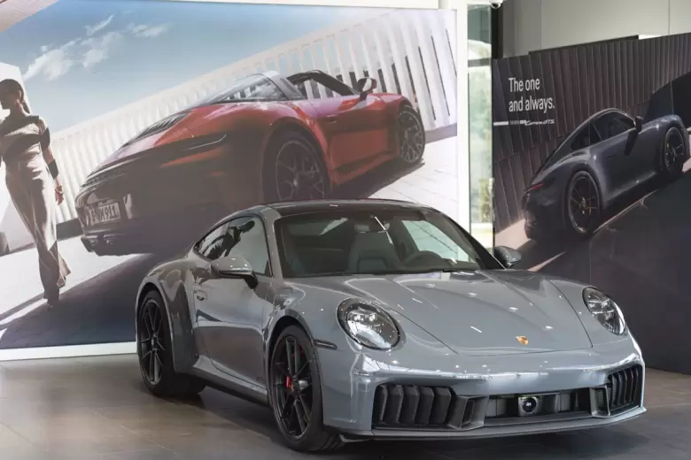 El Nuevo 911 se presentó en versión Carrera4 GTS con el sistema T-Hybrid.