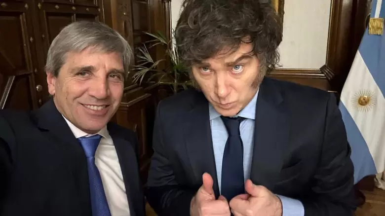 milei y caputo - .
