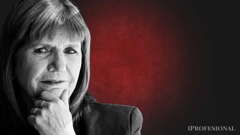 Imagen de Patricia Bullrich sobre un fondo rojo y negro