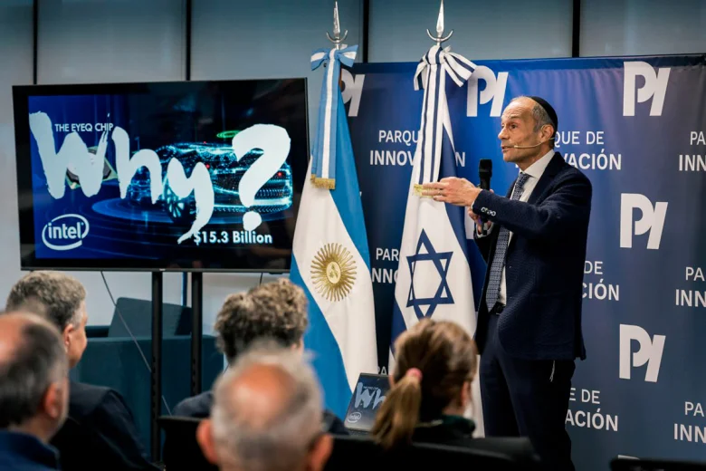 Mois Navon, referente internacional en el desarrollo de vehículos autónomos, en su paso por Buenos Aires. - s