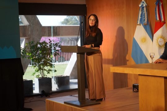 La vocal Evelina Madeira habló en representación de los comerciantes.
