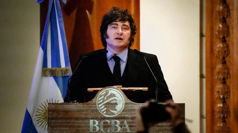 Milei está prisionero de una idea absurda y es monotemático. El equilibrio fiscal es una condición necesaria, pero no es para nada suficiente. Si Mile