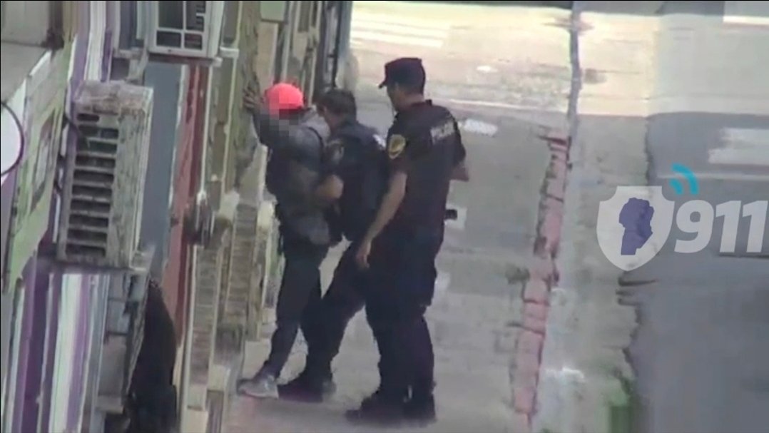 Detuvieron a un hombre en el Centro tras amenazar a su pareja con una navaja • Canal C